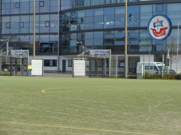 Kunstrasenplatz Ostseestadion Westtribüne Foto 1